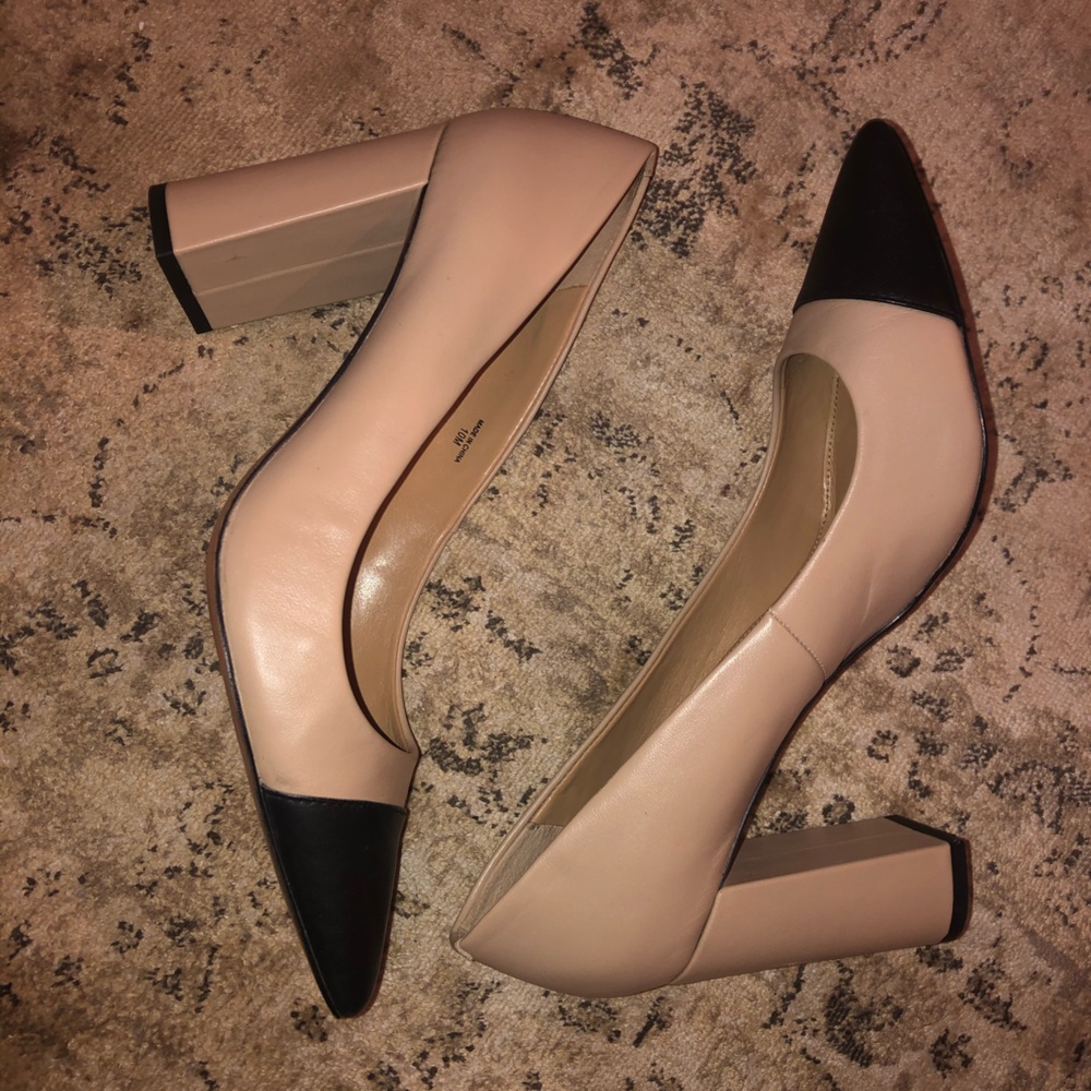 Banana Republic Nude/Black Cap Toe Block Heels